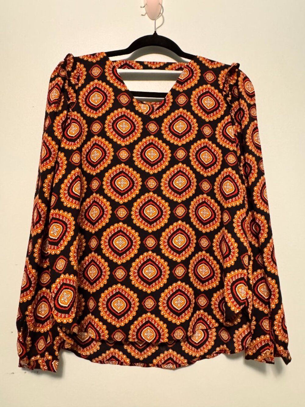 LOFT Medallion Ruffle Shoulder Bar Back Blouse – Size Small - JK0489